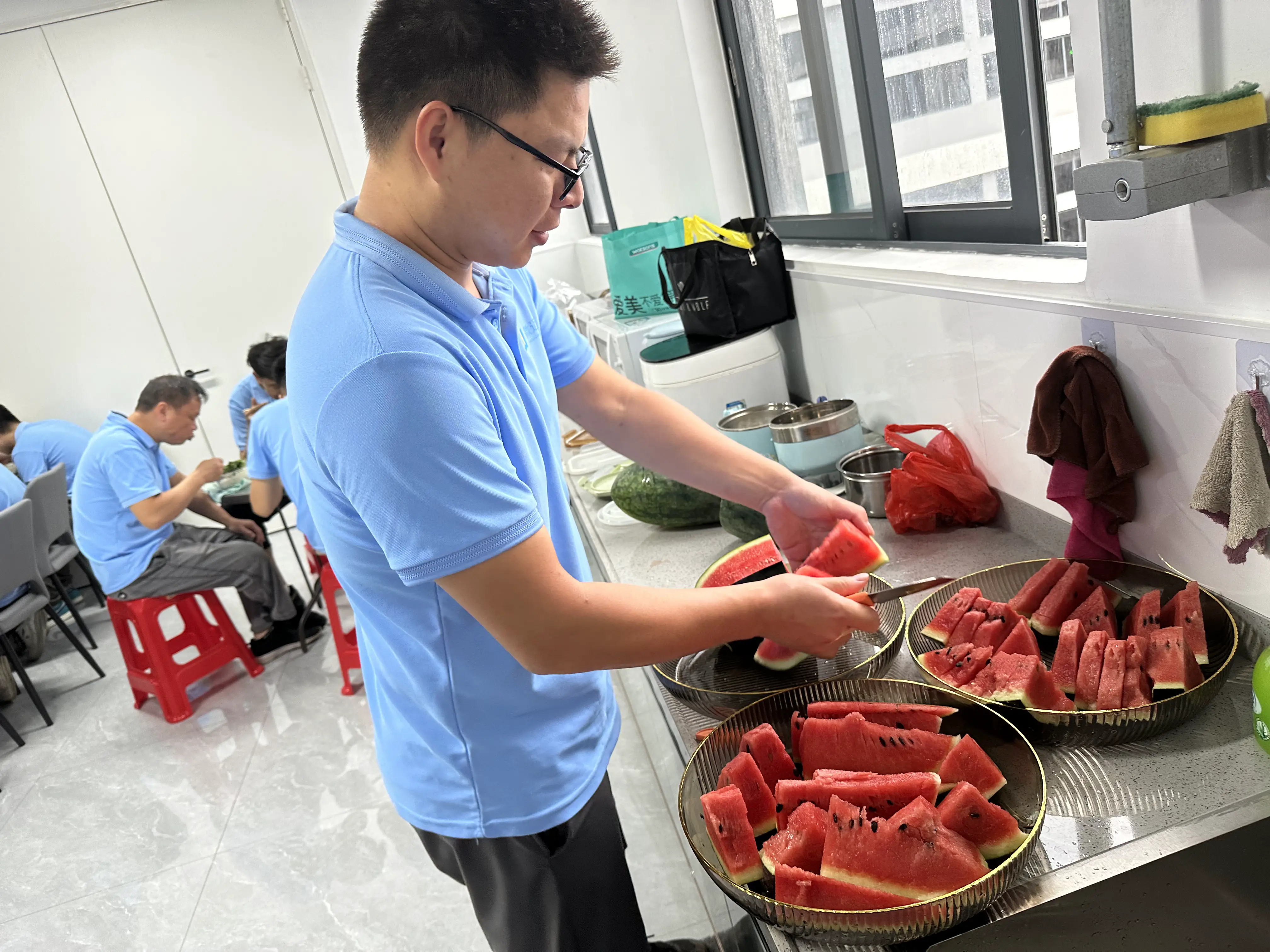佛山微迈新场地的第一颗&ldquo;硕果&rdquo;，切开与伙伴们共享甜蜜